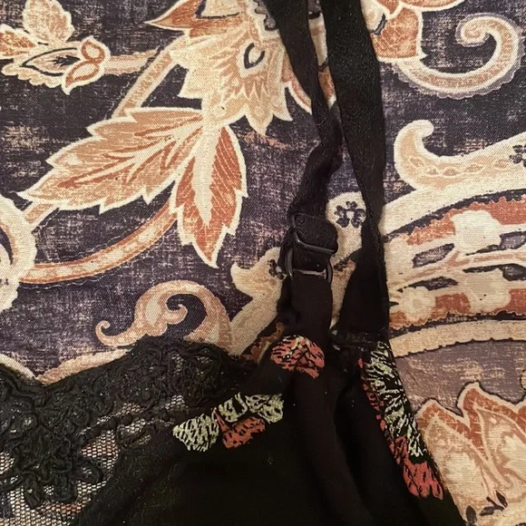 Black flower tank - Picture 5 of 6